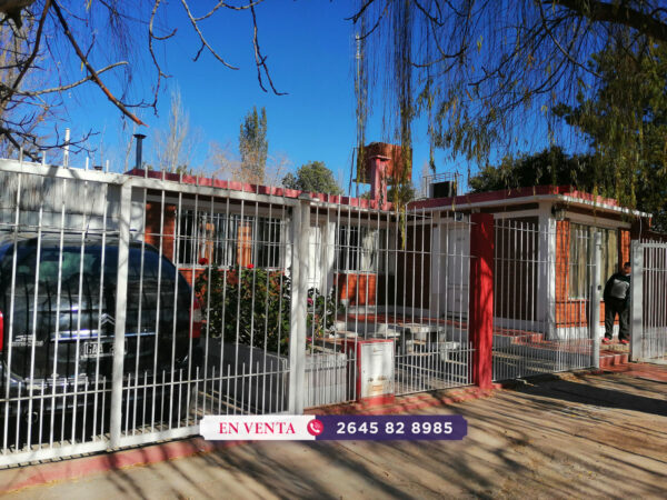 Casa con Pileta y 3 Cabañas en Albardón